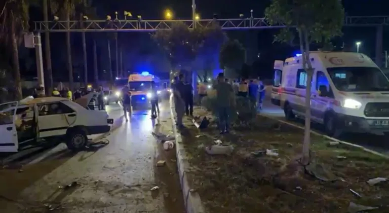 Elektrik direğine çarpan araç hurdaya döndü: 2'si ağır 4 yaralı