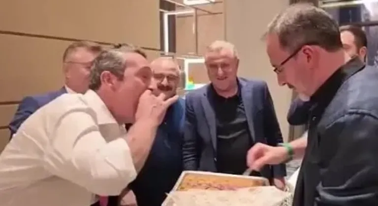 Eski Bakan Varank, Ali Koç’a final maçı öncesi baklava ikram etti