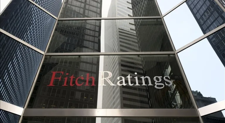 Fitch, Fransa'nın kredi notunu düşürdü