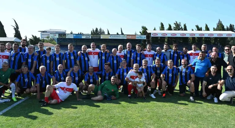 Futbolun efsaneleri Karacabey'de sahne aldı