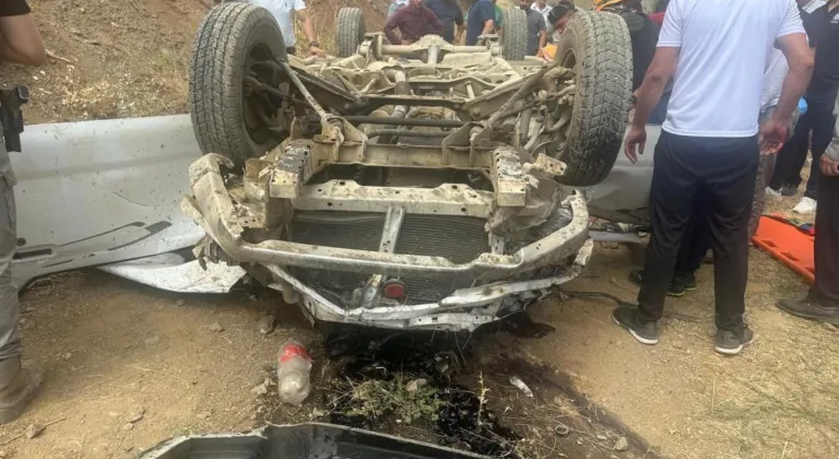 Hakkari'de trafik kazası: 3 ağır yaralı