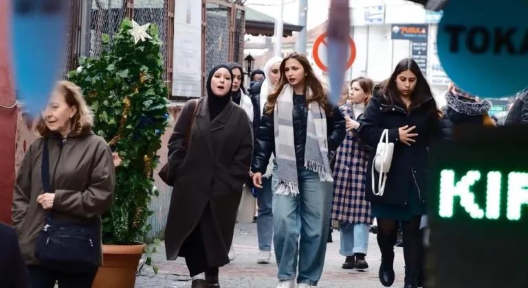 Hareketli yılbaşı ağacı hem korkuttu, hem gülümsetti