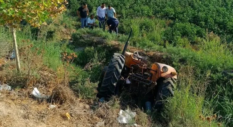 Hatay’da otomobil ile traktör çarpıştı: 3 yaralı