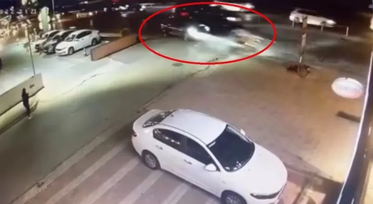 Hızla ilerleyen motosikletli böyle kaza yaptı