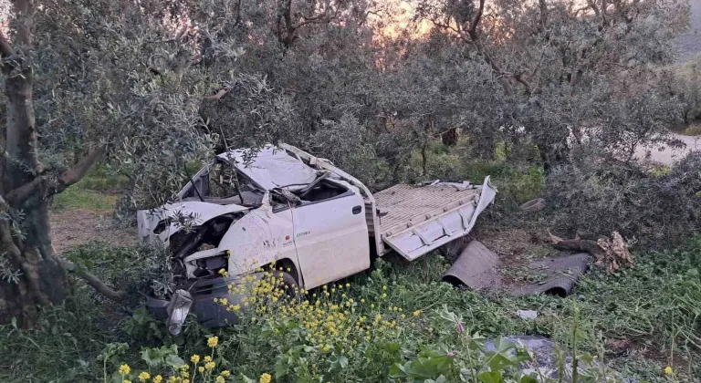Hurdaya dönen kamyonetten sağ çıktı