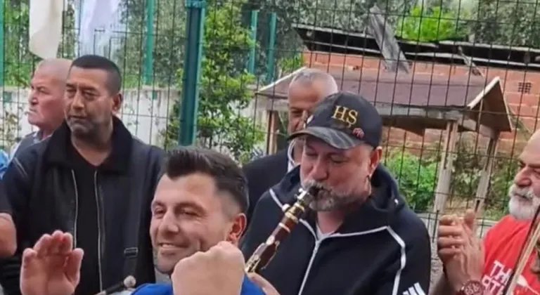 Hüsnü Şenlendirici İznik’te arkadaşının düğününe katıldı