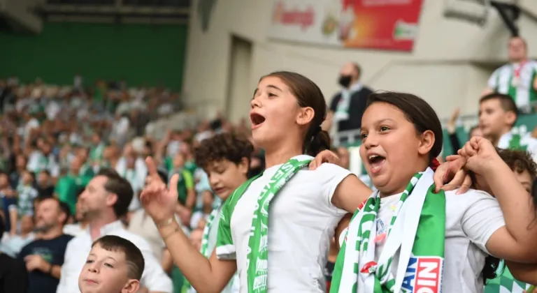 İlk defa maça giden çocukların heyecanı...