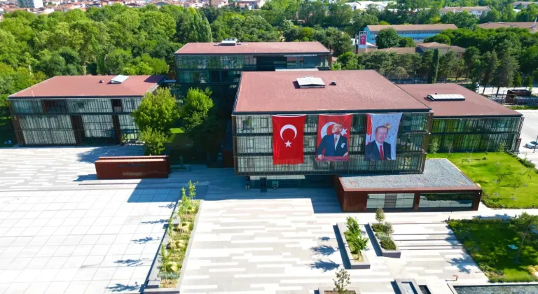 İnegöl Belediyesi’nden öğrencilere eğitim desteği