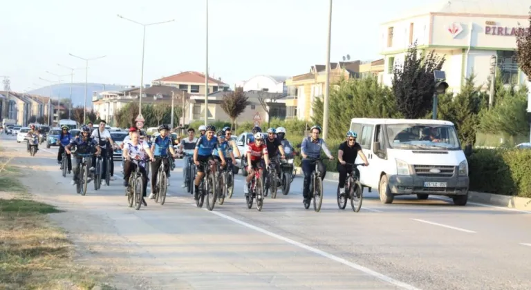 İnegöl'de 'Zaferden kurtuluşa' sloganıyla bisiklet turu düzenlendi