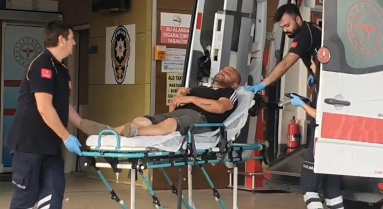 İnegöl’de kum yüklü tır devrildi: Sürücü yaralandı