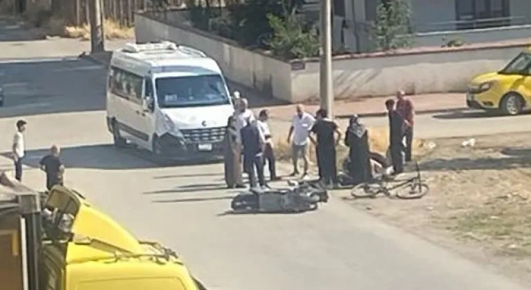 Bursa'da servis minibüsüyle çarpışan motosikletli yaralandı