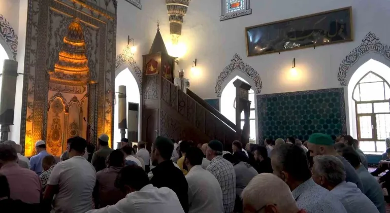 İstanbul’un Fethi’nin 572. yılında Bursa’da 572 hatm-i şerif okundu