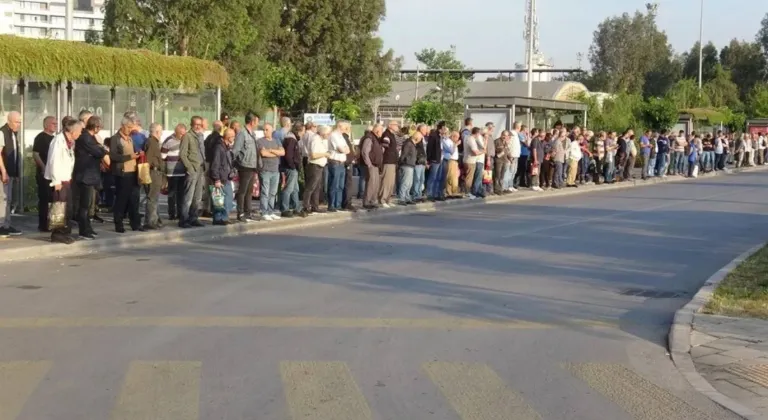 İzmir'de Büyükşehir işçileri grevde!