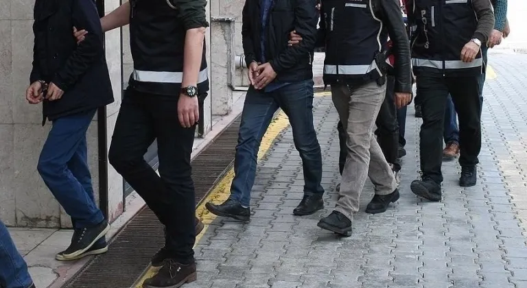 İzmir'de FETÖ operasyonu: 10 şüpheli yakalandı
