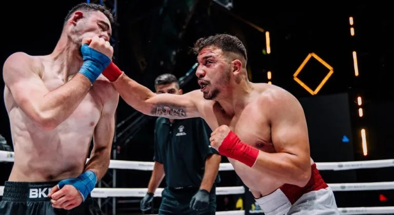 İzmirli şampiyona, ilk tebrik Conor McGregor'dan
