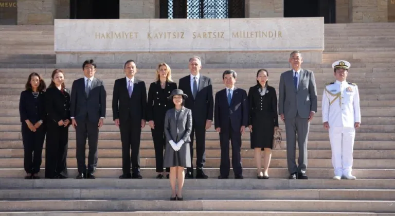 Japonya Prensesi Akiko Anıtkabir’i ziyaret etti