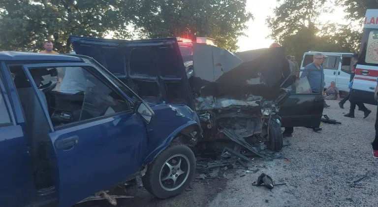 Bursa'da kafa kafaya çarpıştılar: 1 ölü, 3 ağır yaralı