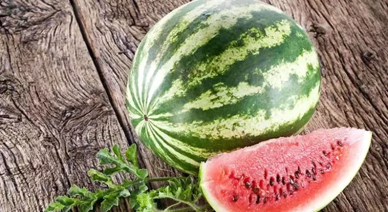 Karpuz seçerken bu hataya düşmeyin! 8 adımda karpuz seçme rehberi