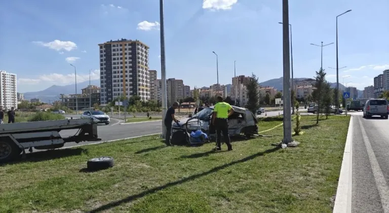 Kayseri'de otomobiller çarpıştı: 2 ölü, 2 yaralı