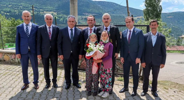 Keles’te öğrencilere teknoloji desteği