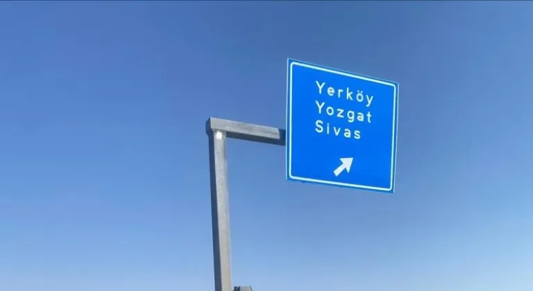 Kırıkkale'de feci kaza: Otomobil ikiye bölündü