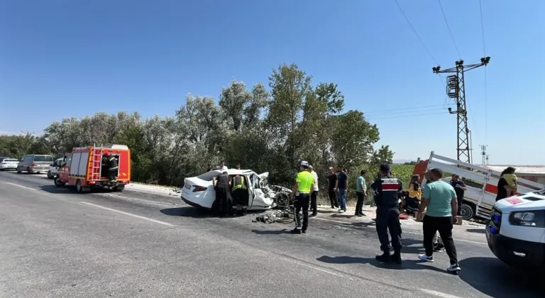 Konya'da otomobil kamyonetle çarpıştı: 1 ölü, 5 yaralı
