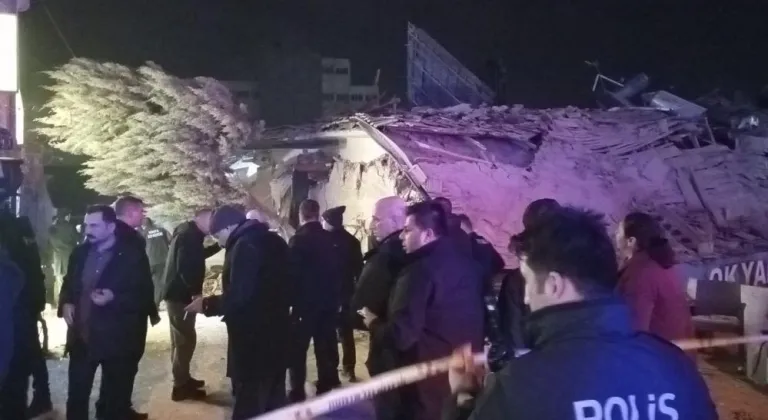 Konya'da 4 katlı binanın çökme anı kamerada