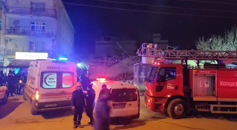Konya'da çöken 4 katlı binanın enkazı böyle görüntülendi