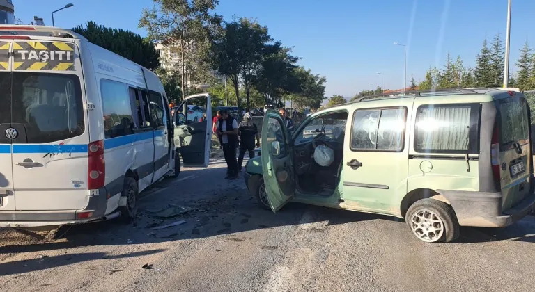 Manisa'daki kazada 8'i öğrenci 9 kişi yaralandı