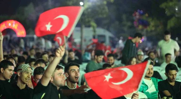 Milli heyecan ve Bursaspor maçı dev ekrana yansıdı