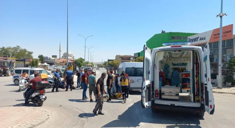 Minibüs ile motosiklet çarpıştı: 2 yaralı