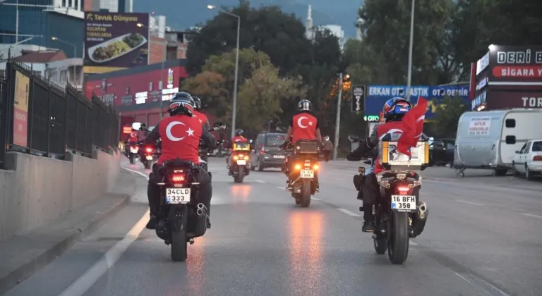 Motosikletli kortej herkesi coşturdu