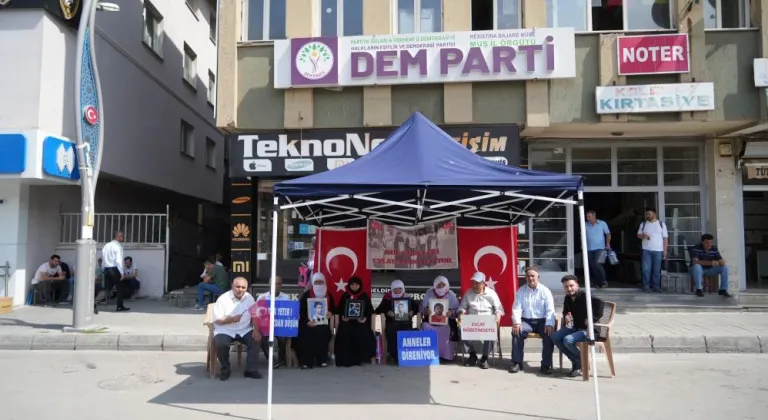 Muş'ta ailelerin evlat nöbeti sürüyor