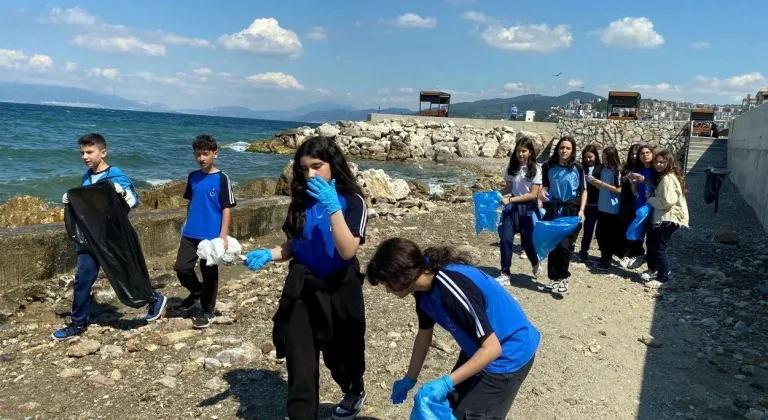 Öğrencilerden Mudanya sahillerinde temizlik operasyonu