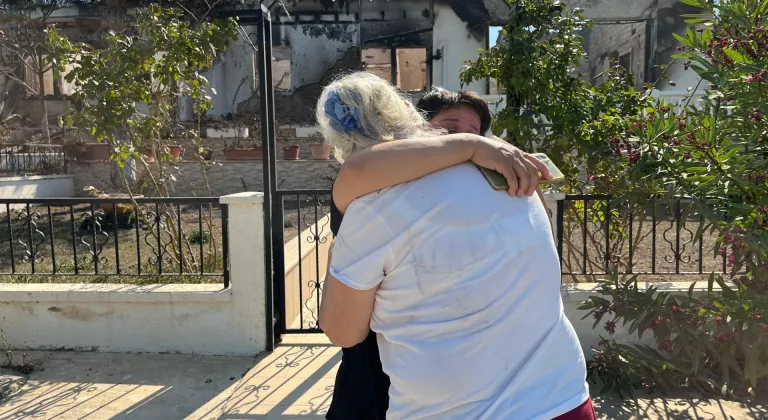 Orman yangını evleri yuttu, geriye gözyaşı kaldı