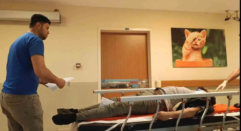 Otomobil ile motosiklet çarpıştı: 3 yaralı