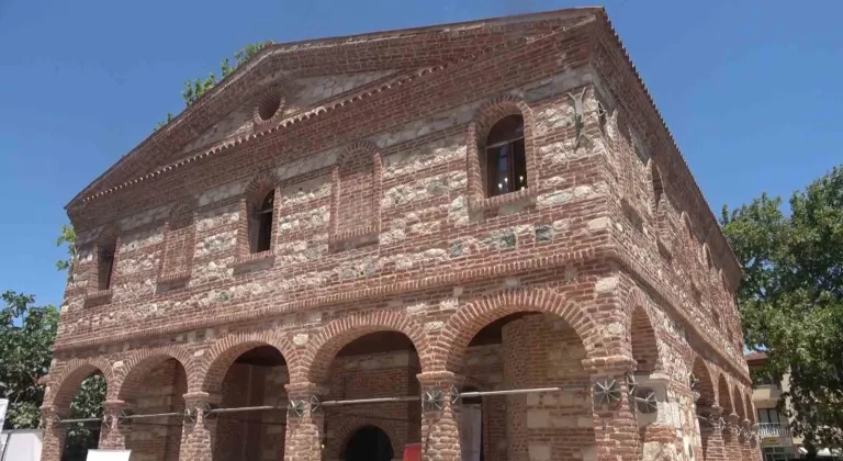 Bursa'nın tarihi dimdik ayakta... İlk cuma namazı kılındı