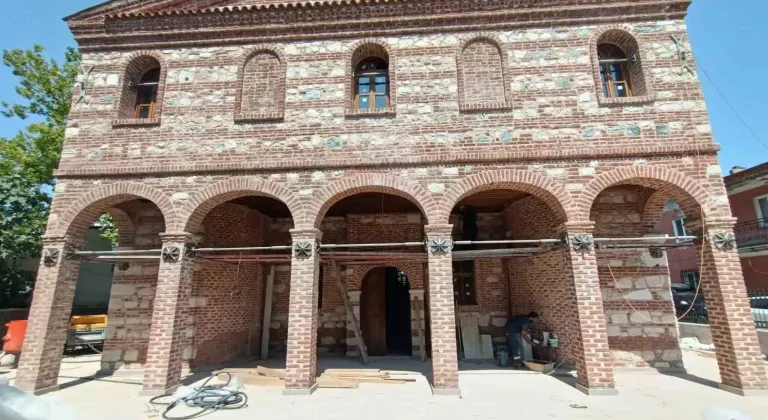 Bursa'nın tarihi camii kapılarını açıyor