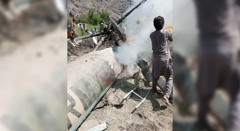 Pakistan'da helikopter düştü: 5 kişi hayatını kaybetti