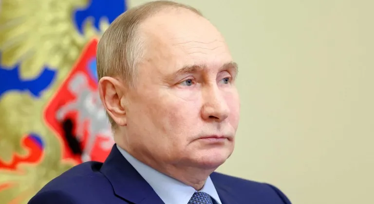 Putin, Ukrayna'da konuşlanacak olası yabancı birlikleri meşru hedef sayacaklarını söyledi