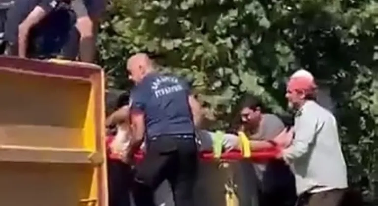 Sakarya'da hafriyat kamyonu devrildi: Sürücü yaralandı!