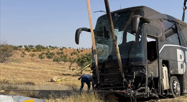 Şanlıurfa'da yolcu otobüsü devrildi!