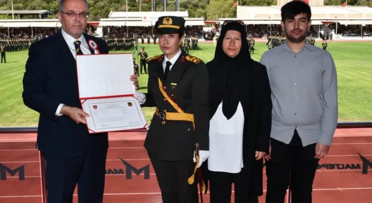 Şehit Ömer Halisdemir’in kızı Elif Nur Halisdemir teğmen oldu