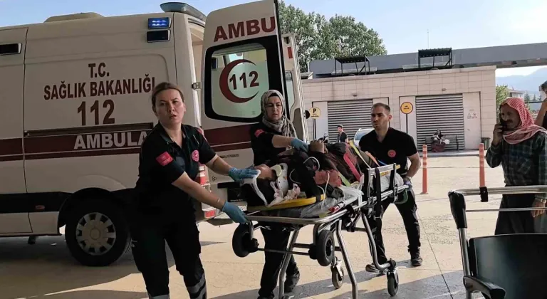 Seyir halindeki kamyonetten düşerek ağır yaralandı