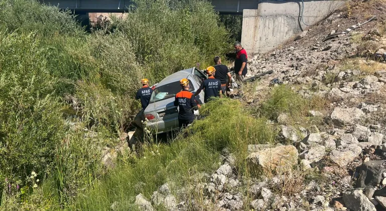 Sivas'ta feci kaza: Köprüden düşen otomobildeki çift öldü