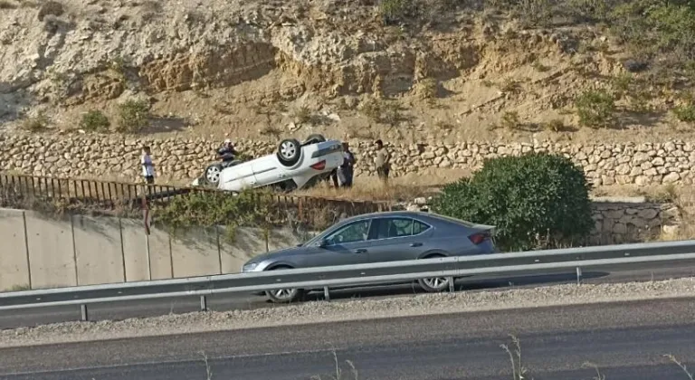 Sivas'ta otomobil takla attı