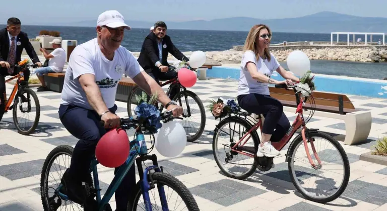 Başkan Bozbey ve eşi Seden Bozbey süslü bisikletler’ ile temiz çevreye dikkat çekti