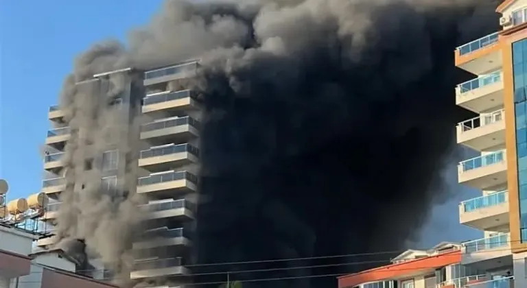 Antalyaâda otel inşaatında yangın