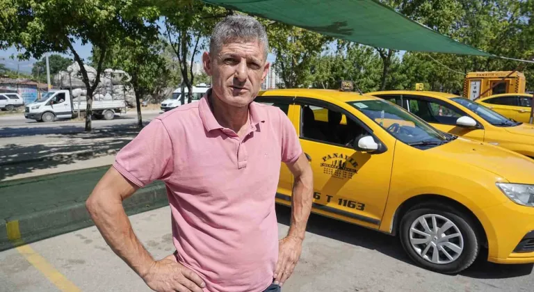 Taksicilerin "bekleme yapma" kavgası kamerada