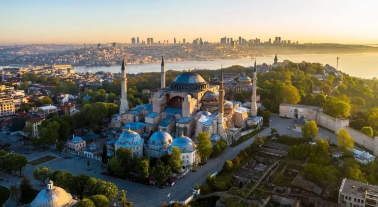 Tarihi camilerde karekodlu dönem resmen başladı